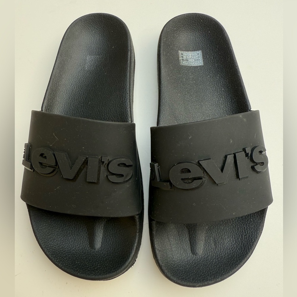 Levi’s Black 3D Slides, Front Logo, Lightweight, UNISEX, size 8